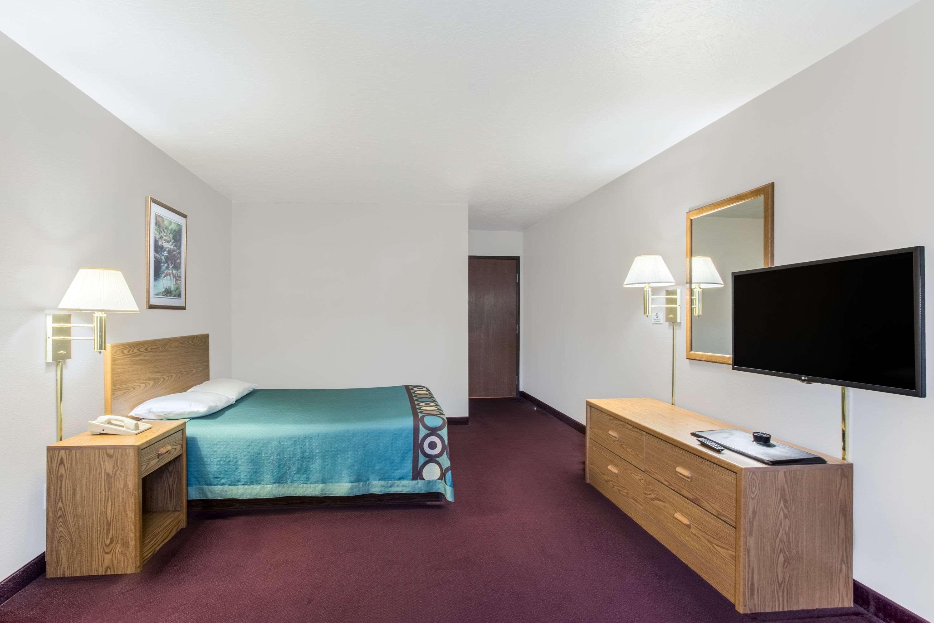 Super 8 By Wyndham Super 8 Blackfoot Esterno foto