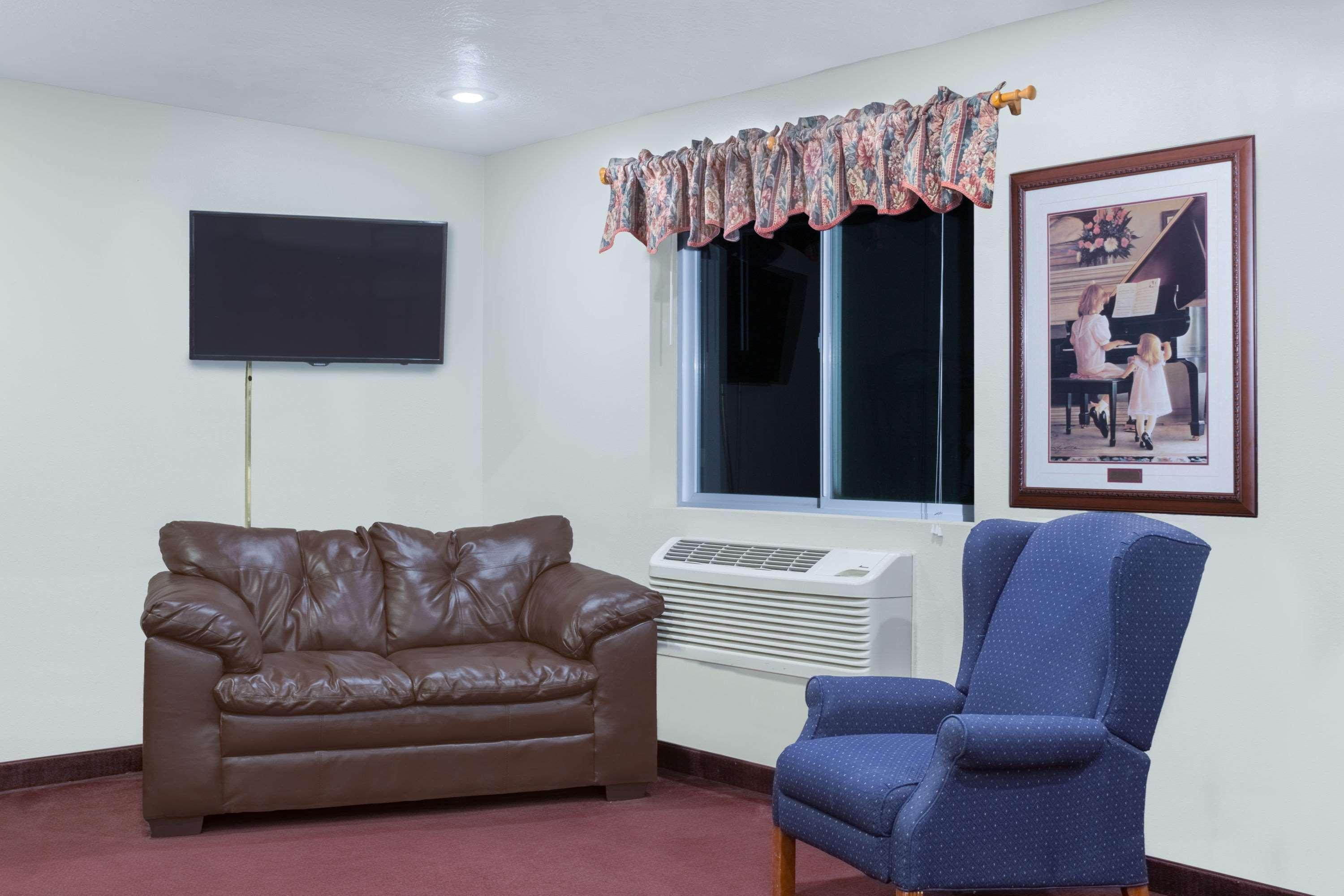 Super 8 By Wyndham Super 8 Blackfoot Esterno foto