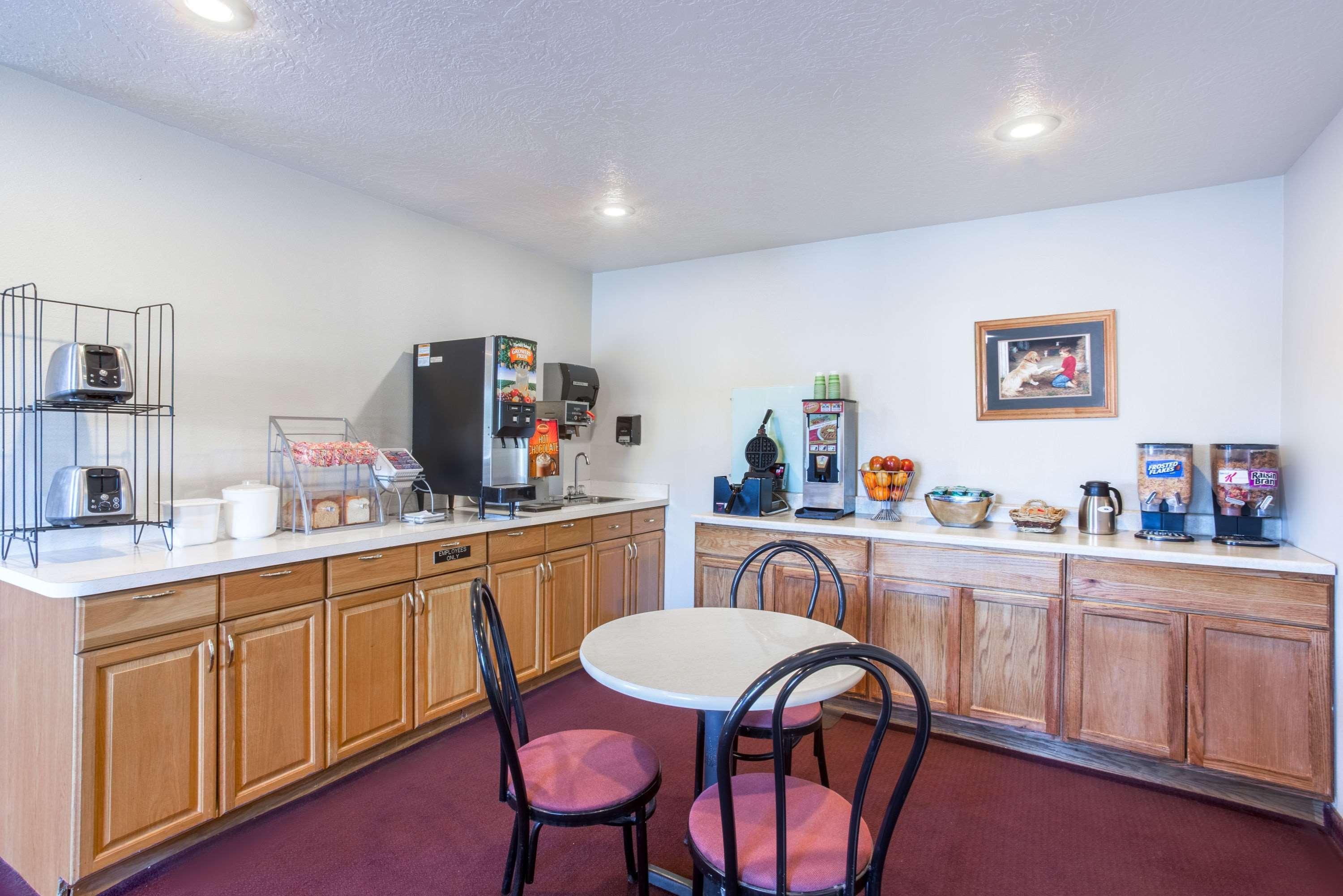 Super 8 By Wyndham Super 8 Blackfoot Esterno foto