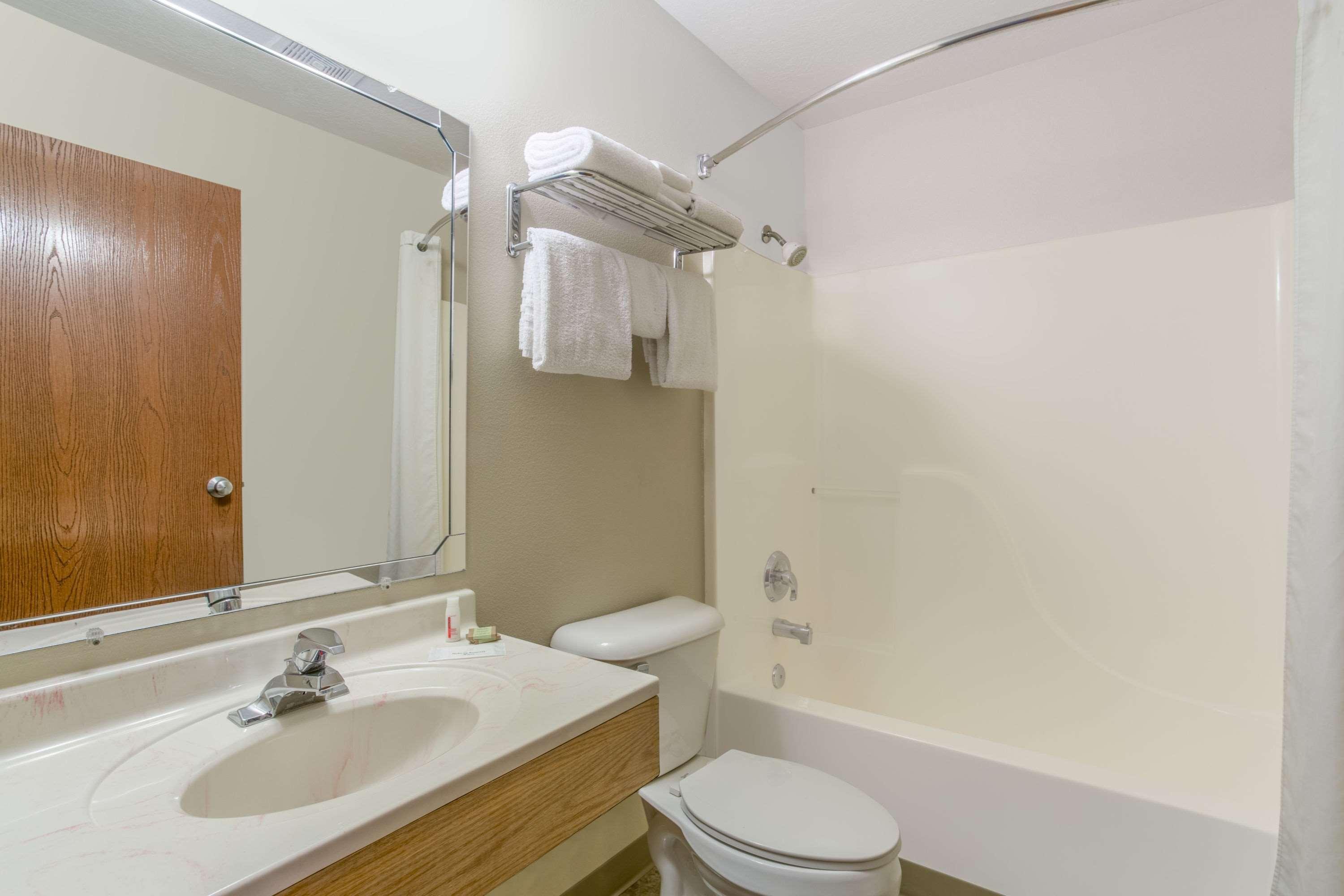 Super 8 By Wyndham Super 8 Blackfoot Esterno foto