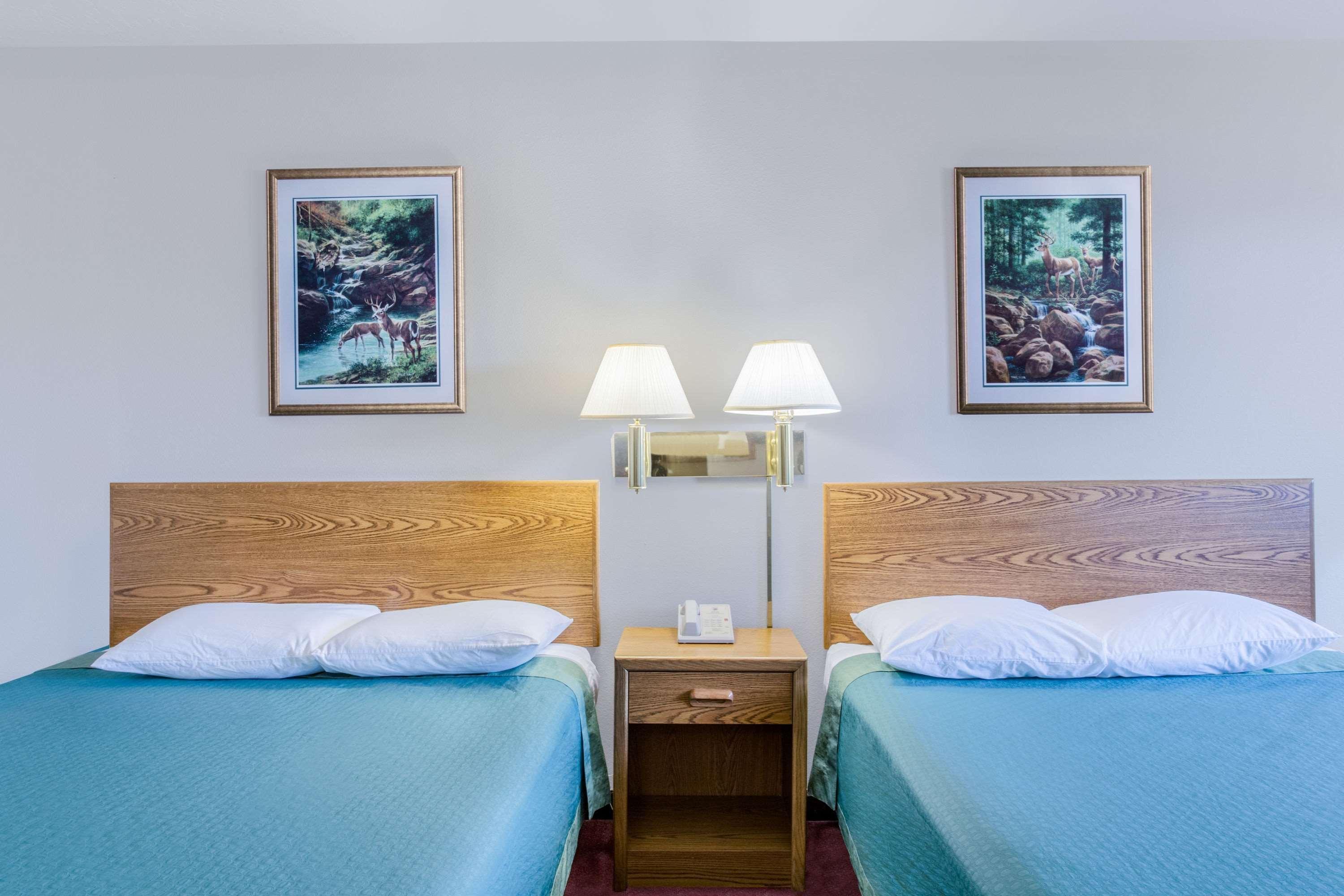 Super 8 By Wyndham Super 8 Blackfoot Esterno foto